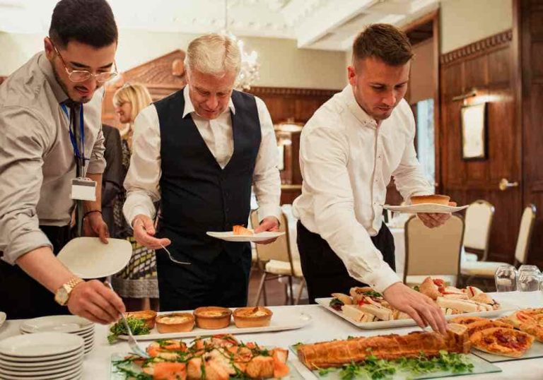 14 Buffet Etiquette Do’s and Dont’s