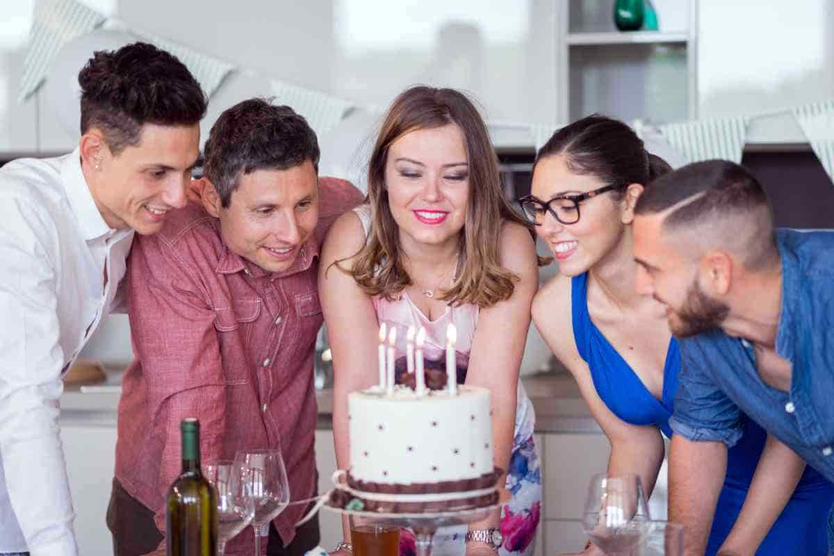 Adult Birthday Gift Giving Etiquette: Ideas and Expectations