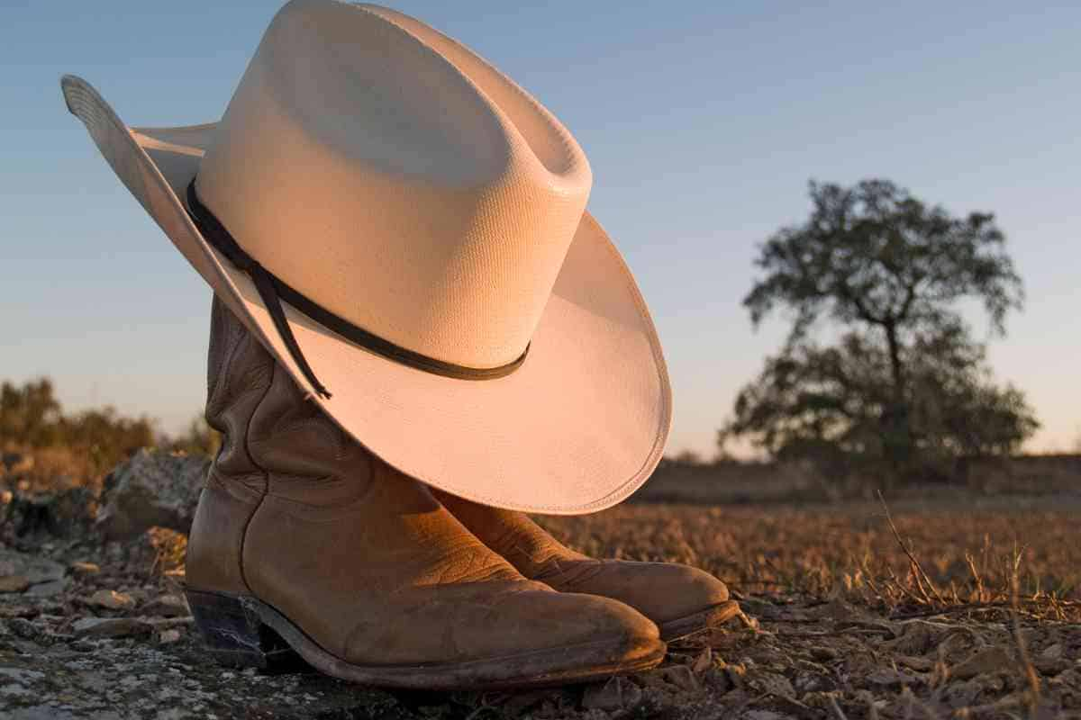 10-cowboy-hat-etiquette-to-follow-excellentetiquette