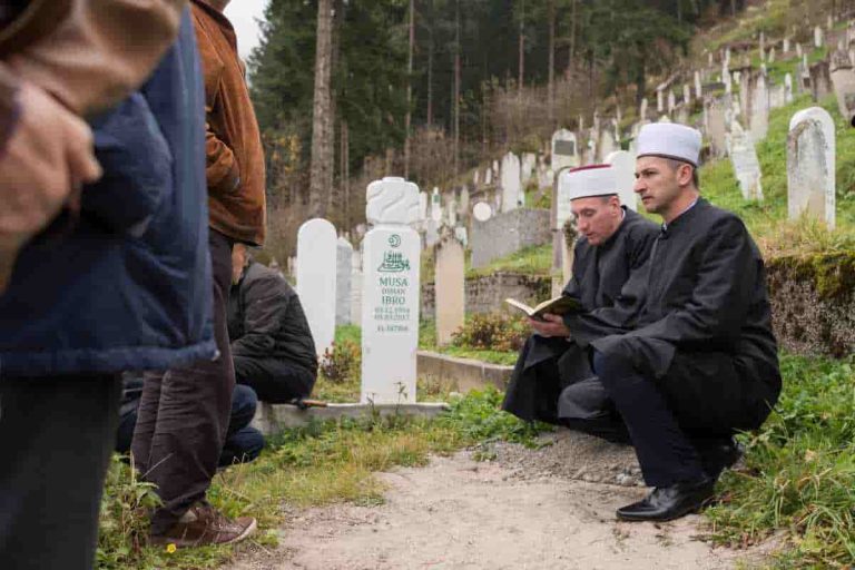 12 Muslim Funeral Etiquette & Customs Excellentetiquette