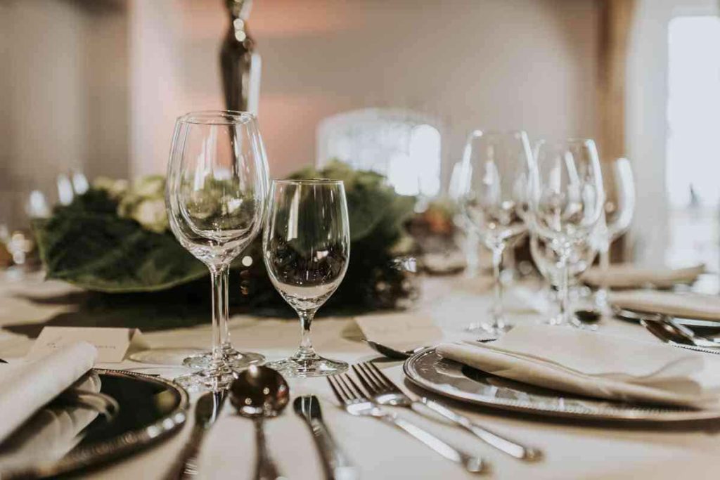 Informal Dinner Setting: 8 Strategies - Excellentetiquette